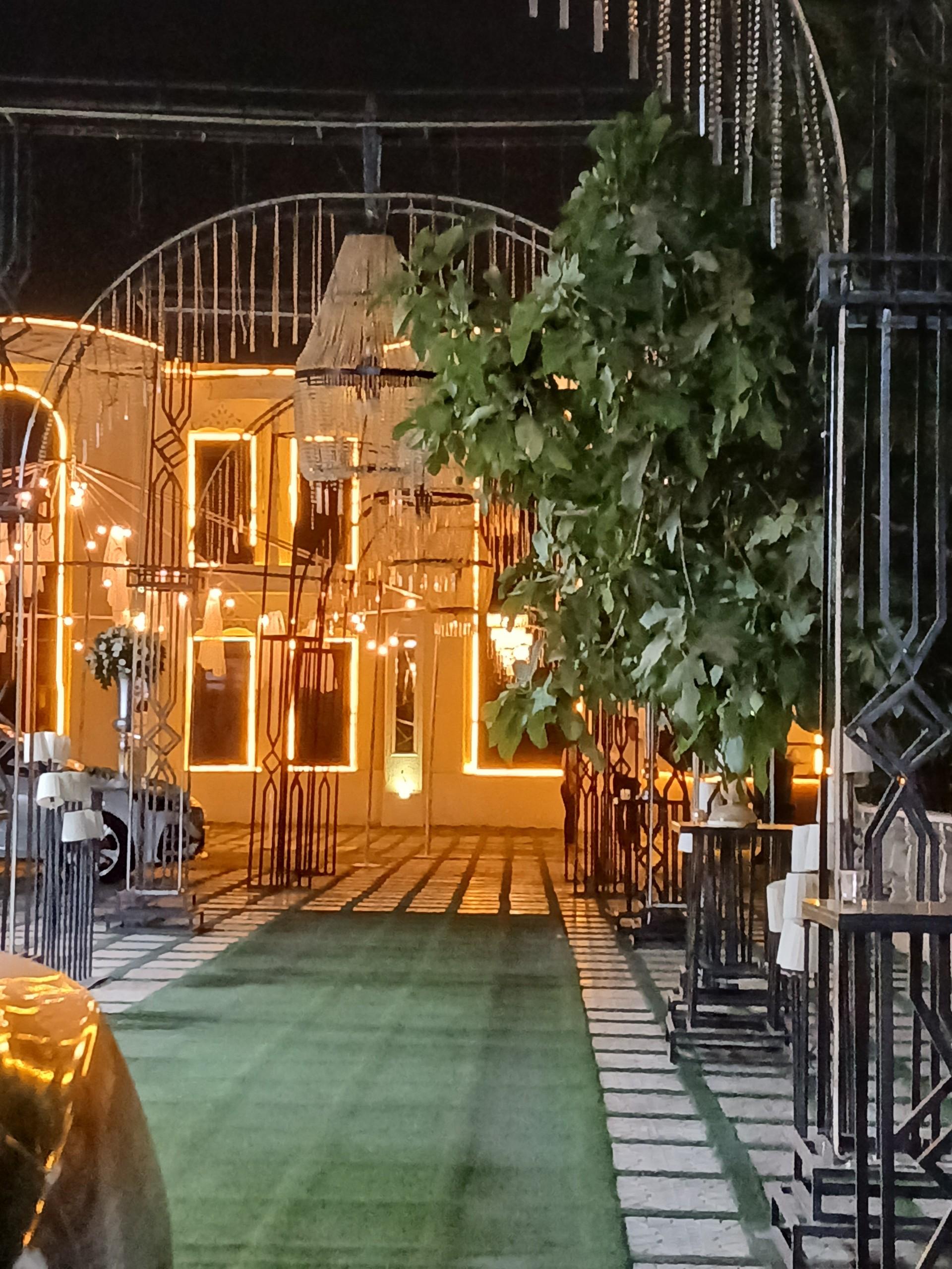 عکس عمارت دانژه