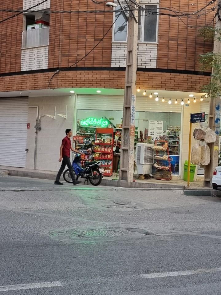 عکس سوپرمارکت محله