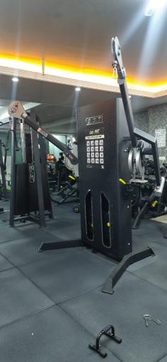 عکس باشگاه بدنسازی ققنوس