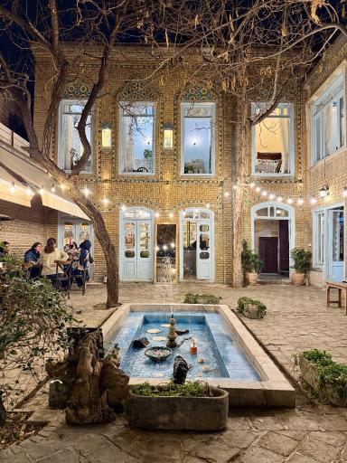 عکس کافه رستوران حوالی