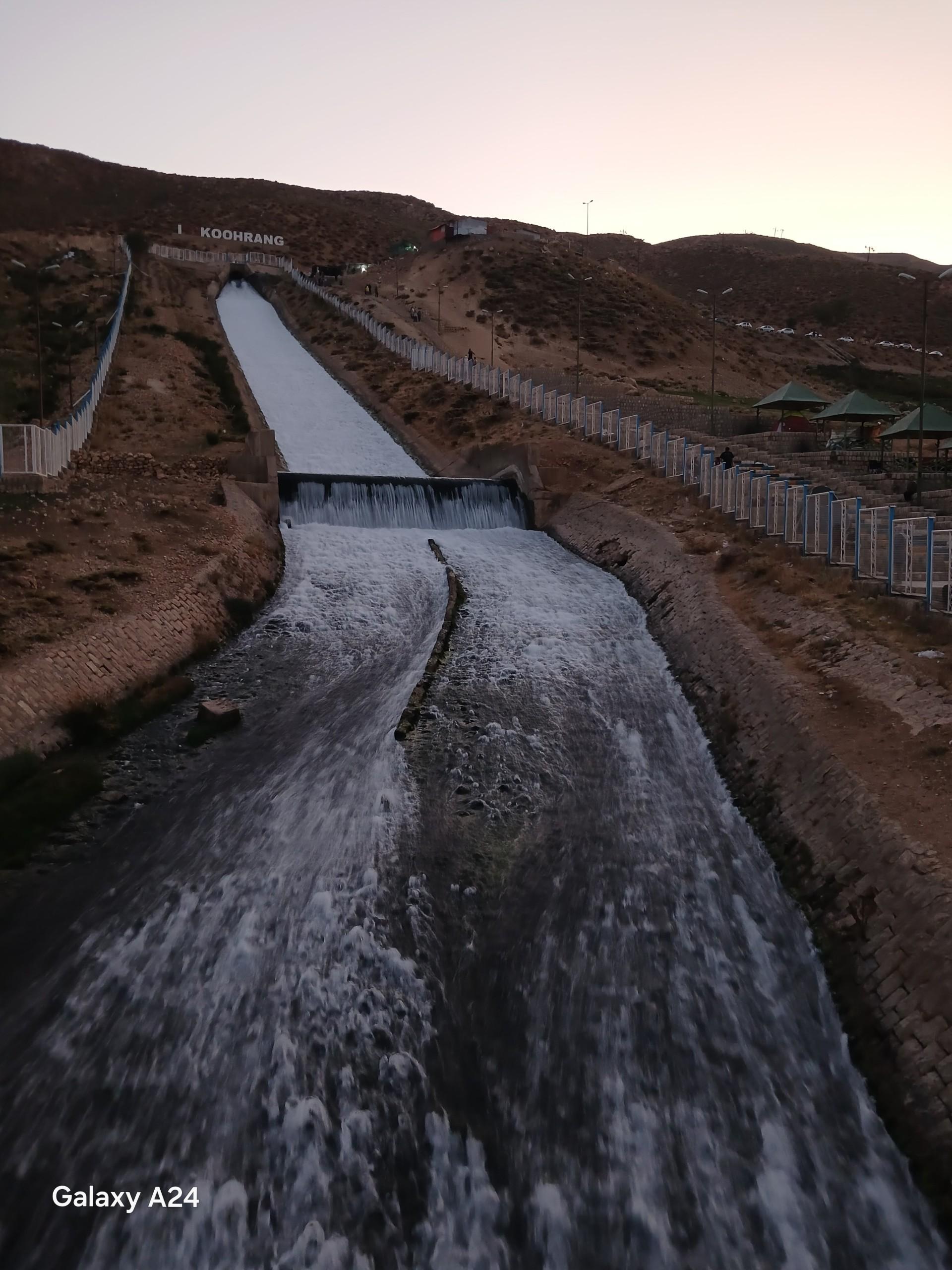 عکس ورودی آبشارکوهرنگ