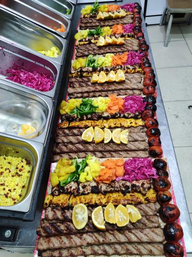 عکس تهیه غذای محسن