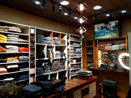 عکس بوتیک کافه لباس