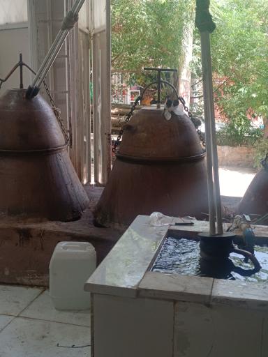 کارگاه گلابگیری علی اکبر عبدلی 