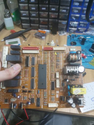 عکس تعمیرات برد الکترونیکی لوازم خانگی