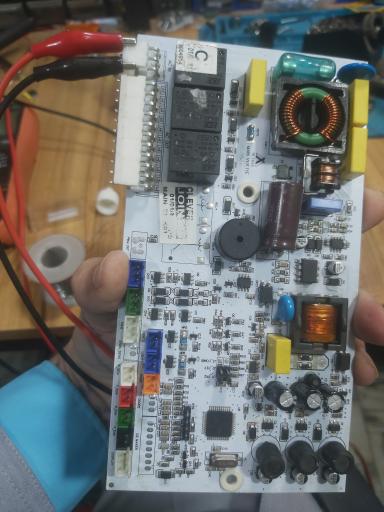 عکس تعمیرات برد الکترونیکی لوازم خانگی