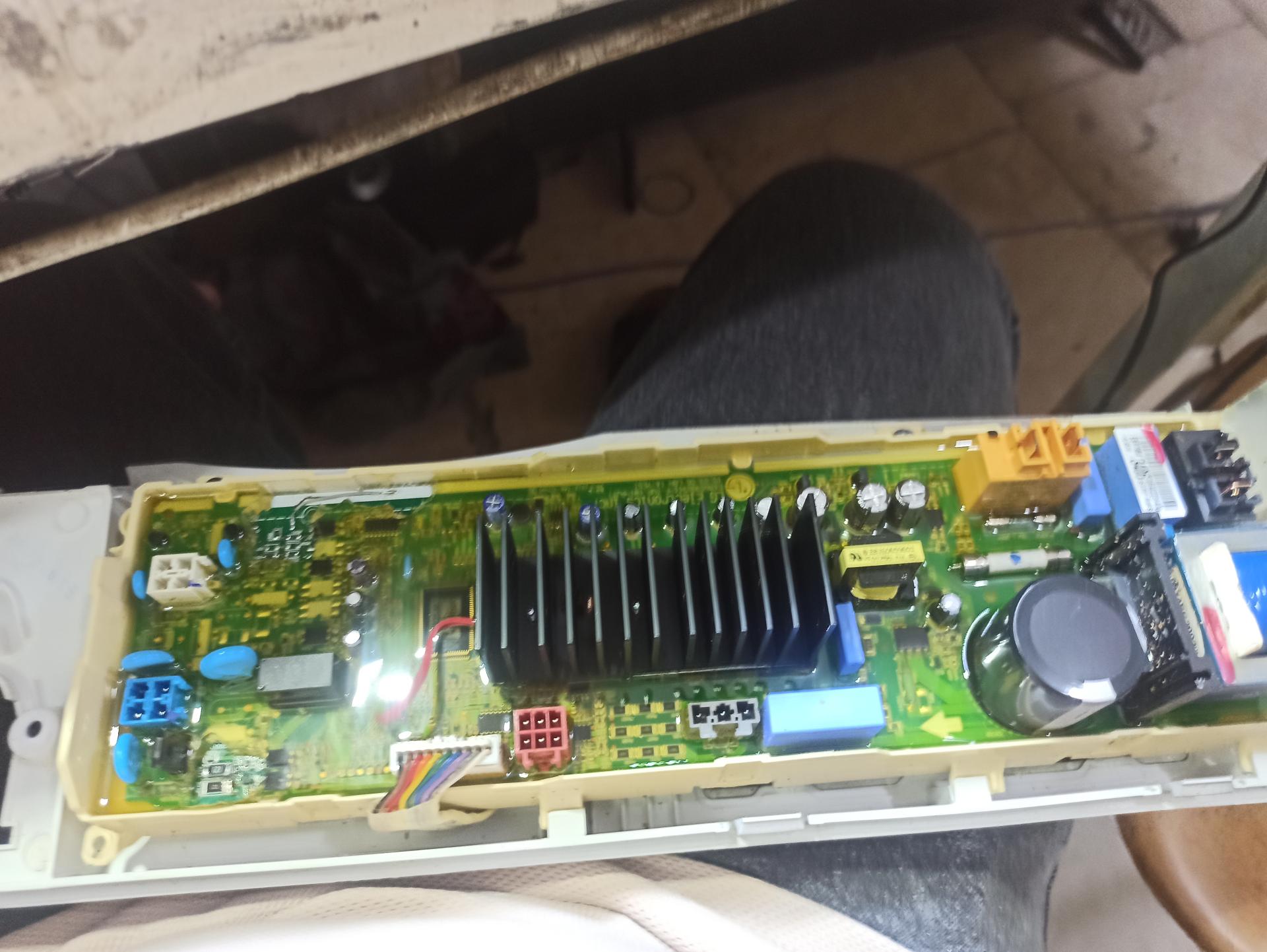 عکس پیشتاز الکترونیک