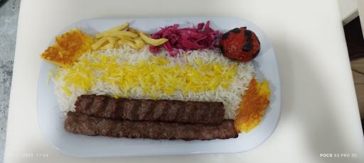 عکس تهیه غذای رها