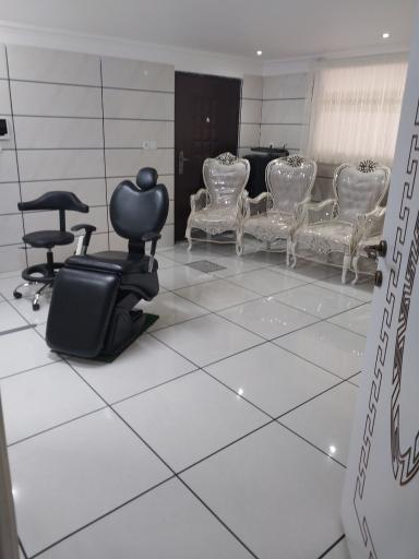 آموزشگاه و سالن زیبایی سنا
