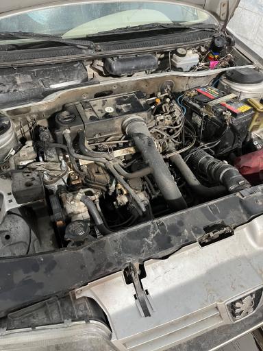 عکس تنظیم موتور و برق اتومبیل زرشکیان