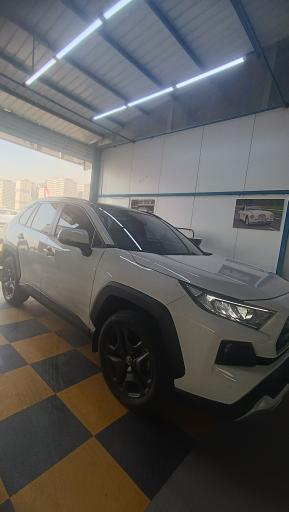 عکس نمایندگی هیوندای و کیا ۲۰۳ آسان کار