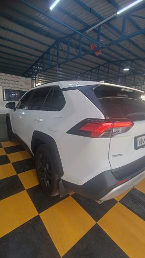 عکس نمایندگی هیوندای و کیا ۲۰۳ آسان کار