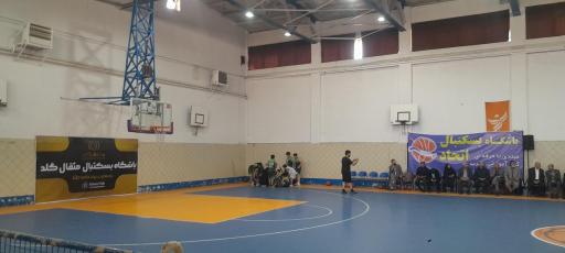 عکس سالن سرپوشیده چمن مصنوعی توحید