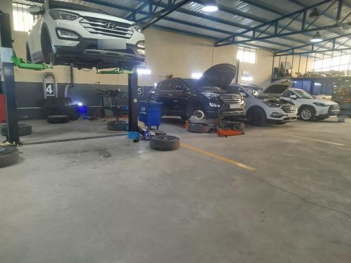 عکس نمایندگی هیوندای و کیا ۲۰۳ آسان کار