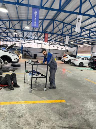 عکس نمایندگی هیوندای و کیا ۲۰۳ آسان کار