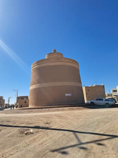 عکس برج کبوترخانه ورزنه