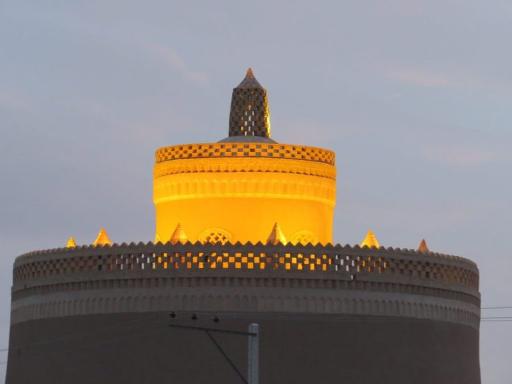 عکس برج کبوترخانه ورزنه