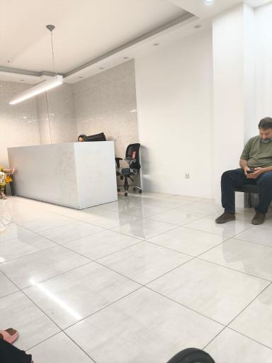 عکس دکتر فرزان مقدم یزدی (متخصص مغز و اعصاب و ستون فقرات)