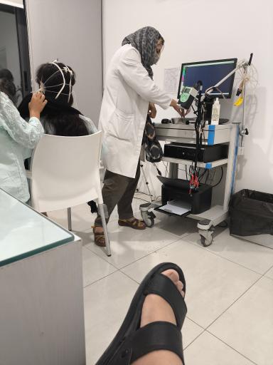 دکتر فرزان مقدم یزدی (متخصص مغز و اعصاب و ستون فقرات)