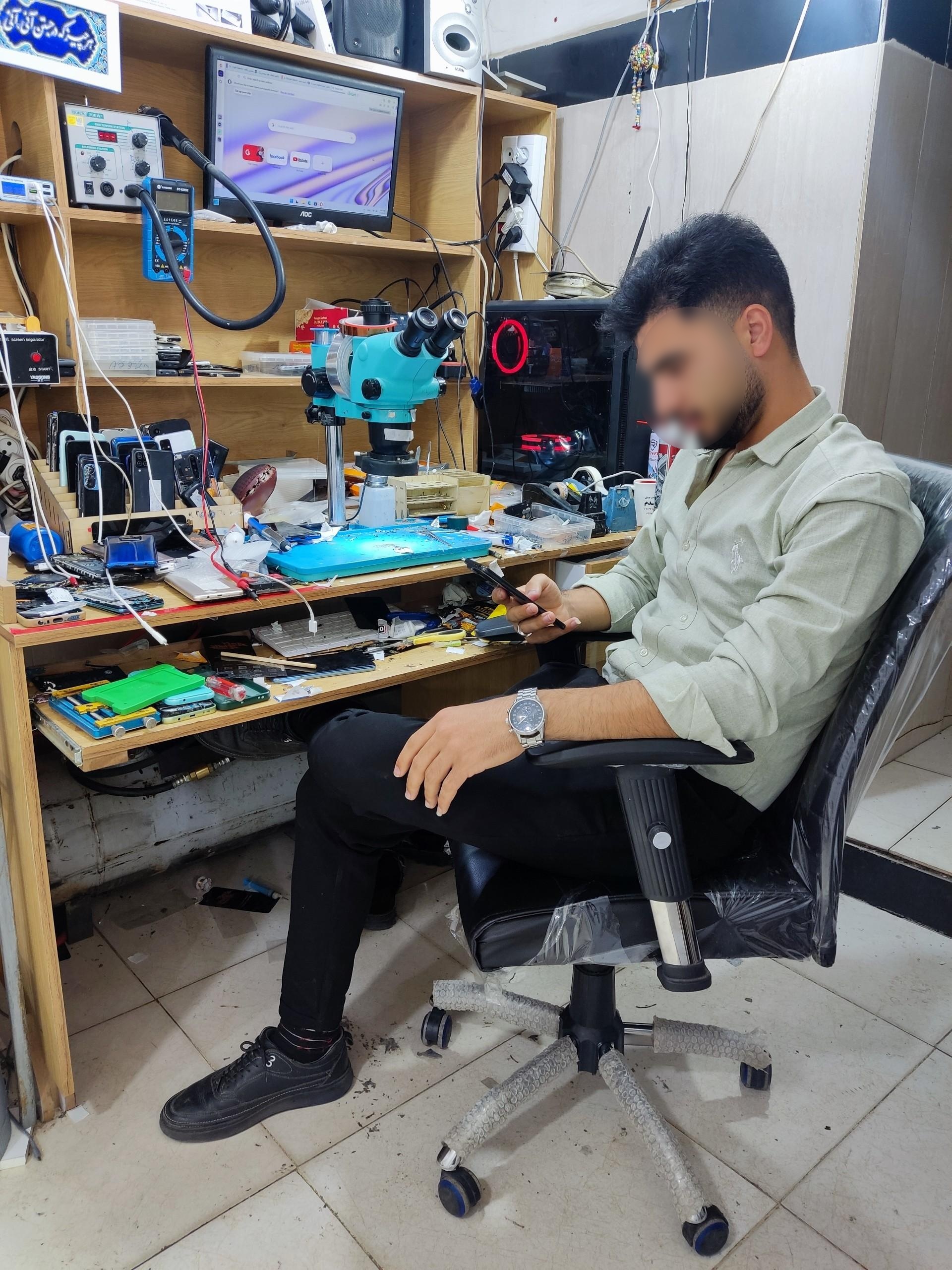 عکس مکانیک موبایل مقدم