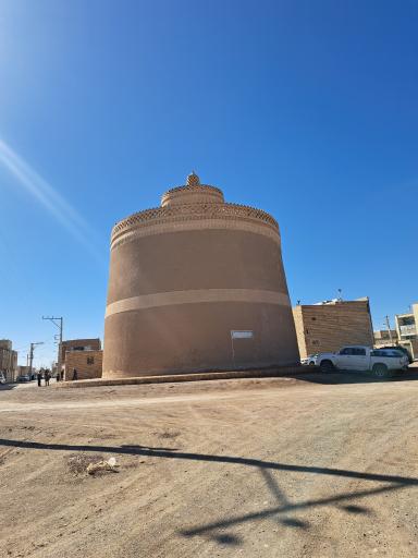 عکس برج کبوترخانه ورزنه