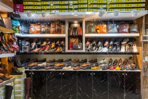 عکس فروشگاه کیف و کفش پژواک چرم