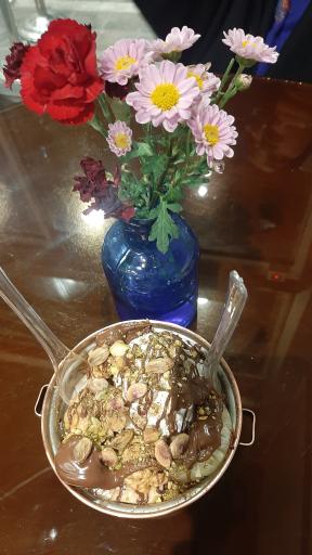 عکس کافه بستنی مامان زری