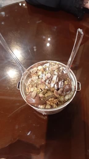 عکس کافه بستنی مامان زری