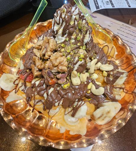 عکس کافه بستنی مامان زری