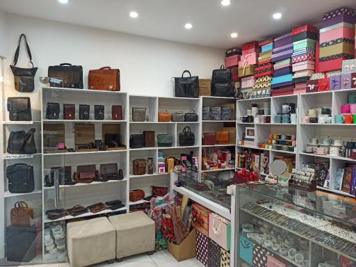 عکس فروشگاه دنیای ارمغان چرم