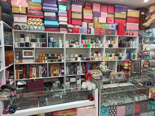 عکس فروشگاه دنیای ارمغان چرم