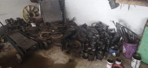 عکس تعمیرگاه ماشین سنگین عسکری 