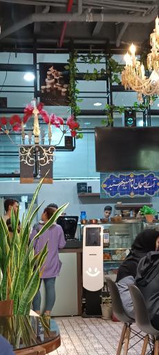 عکس کافه بستنی مامان زری