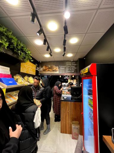 عکس نان و شیرینی هیراد شعبه دانشگاه