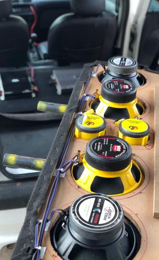 عکس سیستم صوتی و تصویری اتومبیل علی