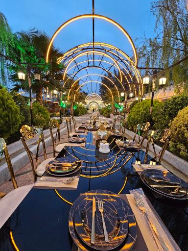 عکس باغ رستوران عمارت شب نشین