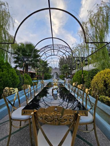 عکس باغ رستوران عمارت شب نشین