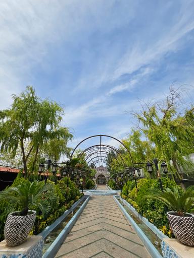 عکس باغ رستوران عمارت شب نشین