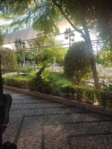 عکس باغ رستوران عمارت شب نشین