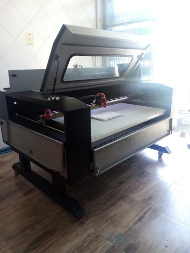 عکس خدمات لیزر غیرفلزات ولکان