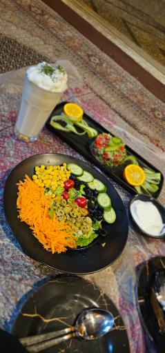 عکس باغ رستوران عمارت شب نشین