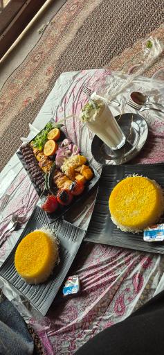 عکس باغ رستوران عمارت شب نشین