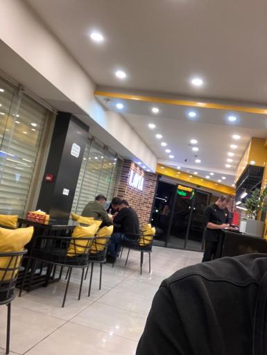 عکس برگر تخصصی لاویا یاسوج