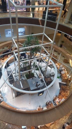 عکس مرکز خرید سانا