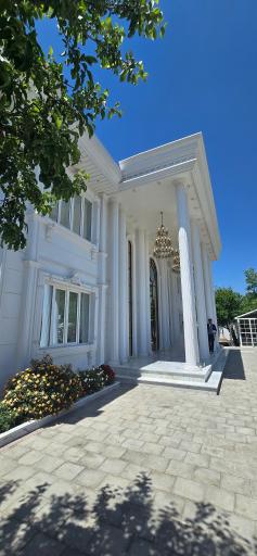 عکس باغ عمارت عروس آدیس