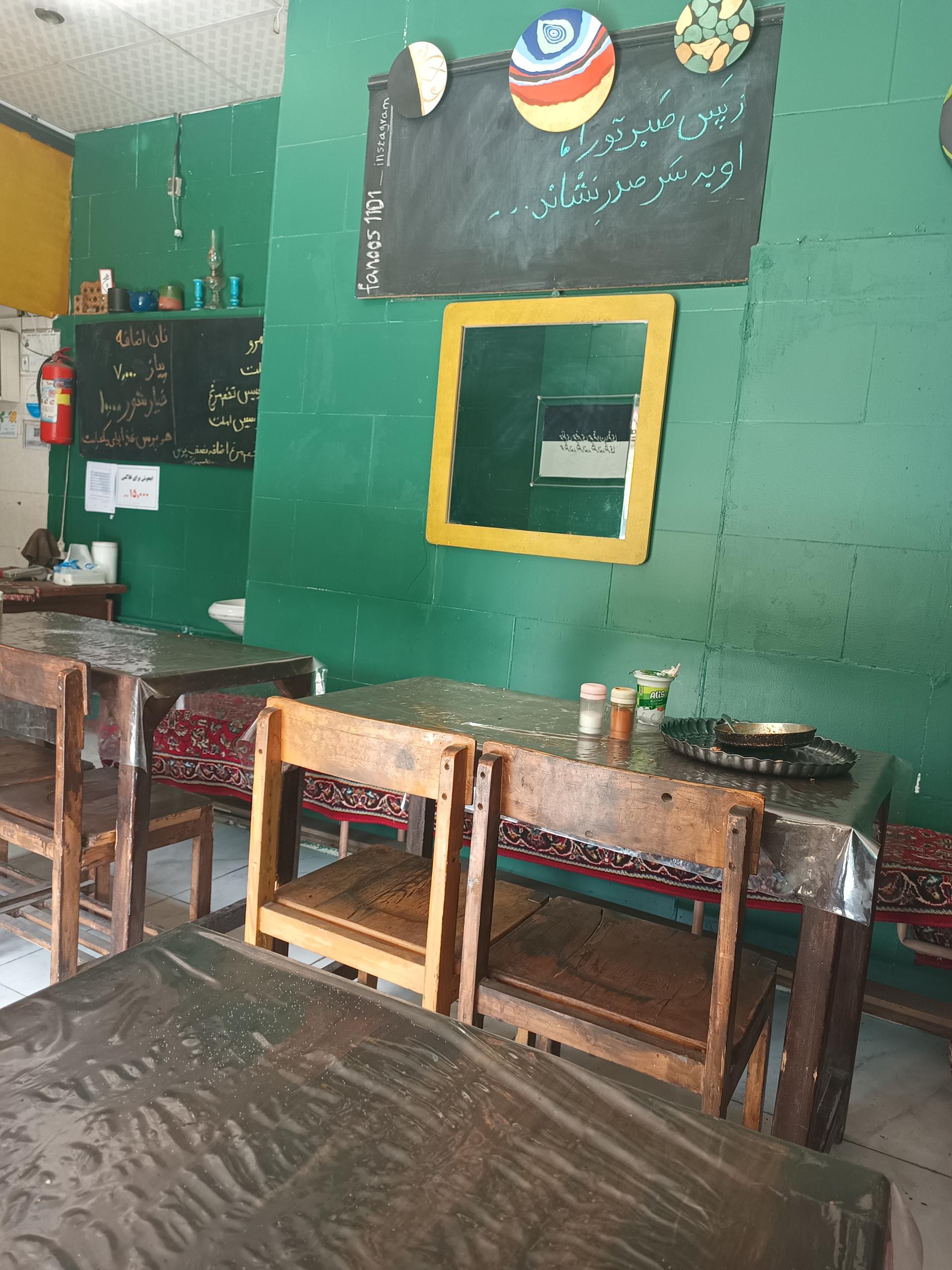 عکس کافه صبحانه فانوس