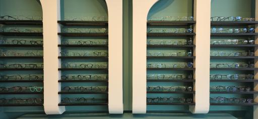 عکس مرکز چشم پزشکی و عینک هشت