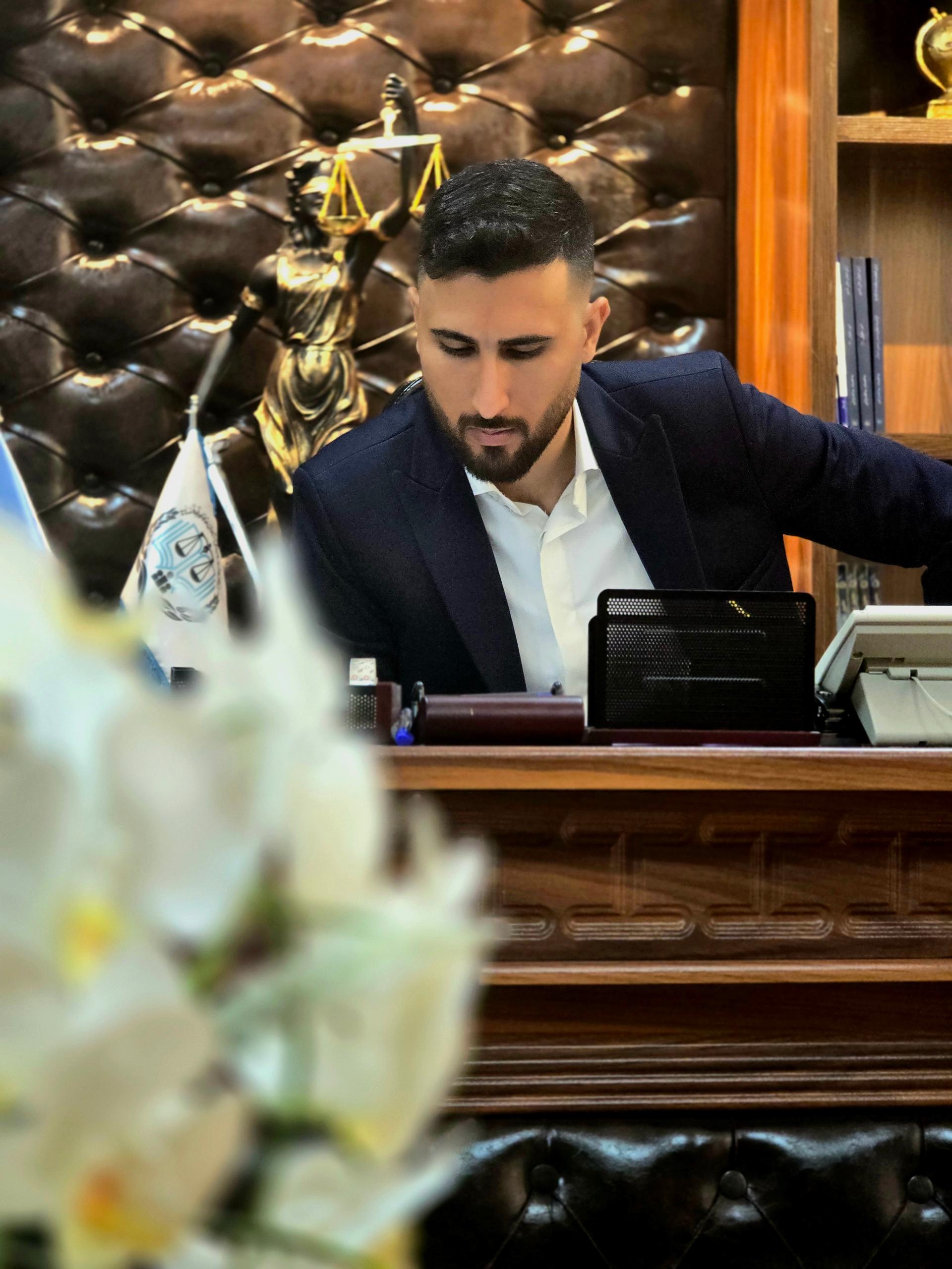 عکس دفتر وکالت محسن خضری
