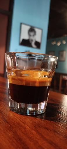 عکس کافه سینما رشت 