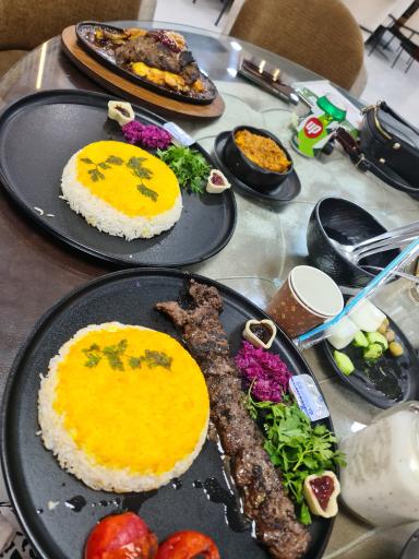 عکس رستوران باغچه سرا